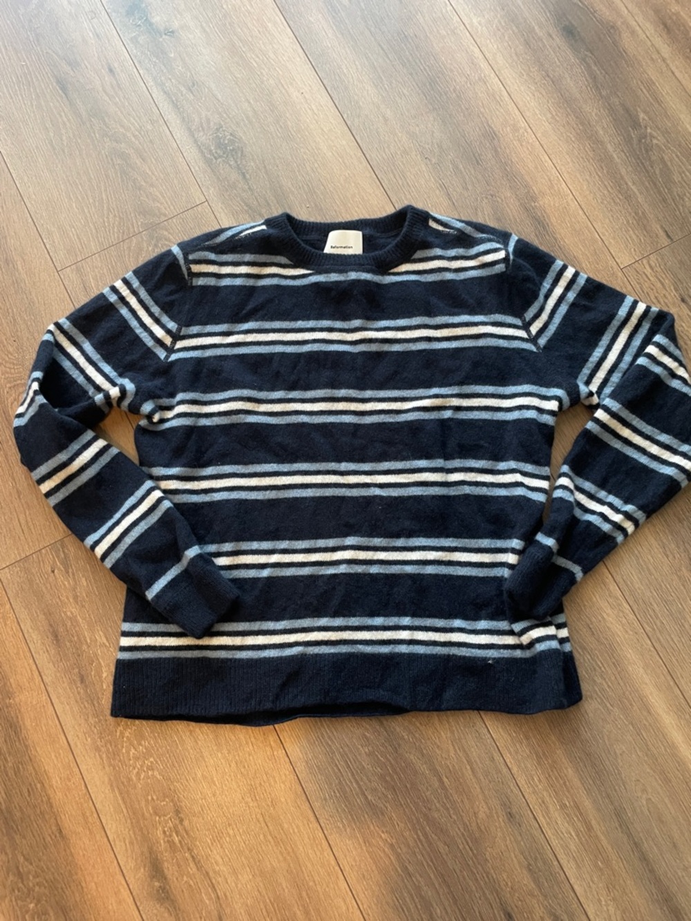 Reformation Cashmere Boyfriend Sweater -Size Small - Picture 4 of 8